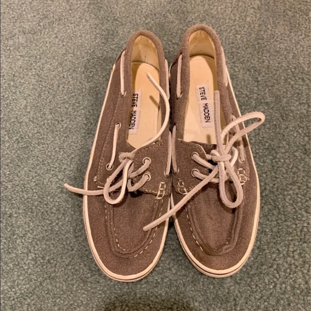 Steve Madden yachtt shoe grey